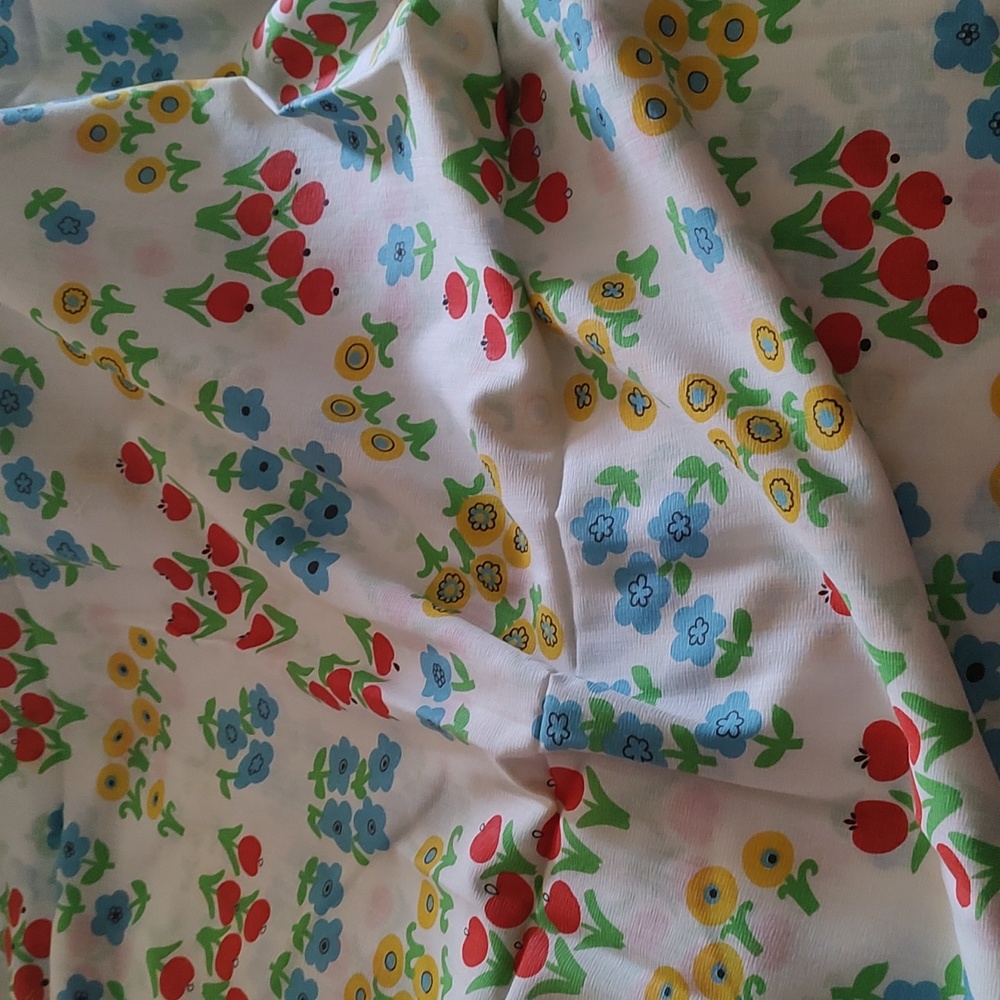 VTG Flower Power polyester/cotton blend fabric 44x54 1/2".